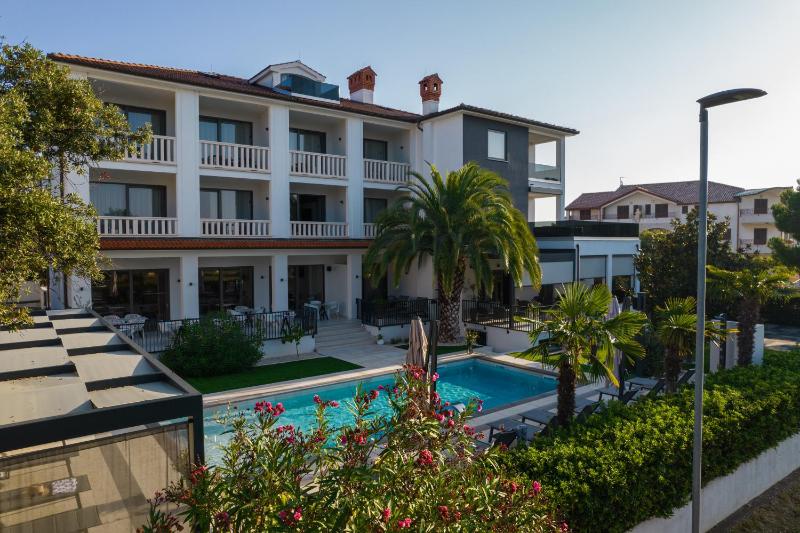 Deluxe Double Room with Balcony and Sea View image 4
