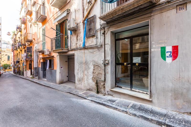 Tolentino Studio Flat by Napoliapartments - image 8