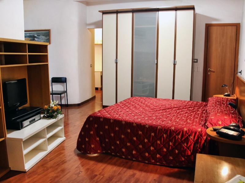 Quadruple Room image 4