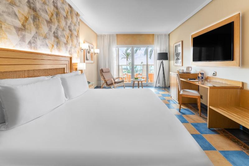 Double or Twin Room with Sea View image 4
