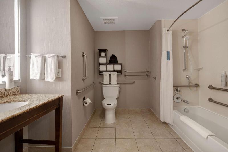 Queen Room with Two Queen Beds - Disability Access/Non-Smoking image 4
