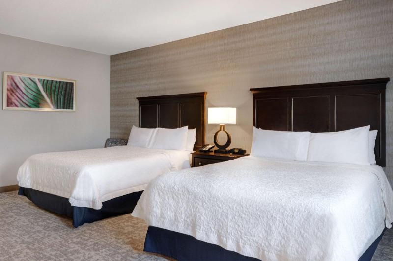 Room with Two Queen Beds - Non-Smoking image 4