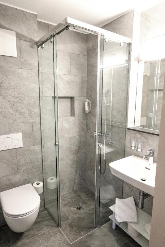 Small Double Room image 3