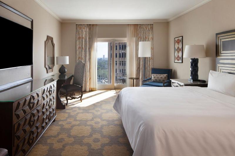Deluxe King, Guest room, 1 King, River Side view, Balcony image 3