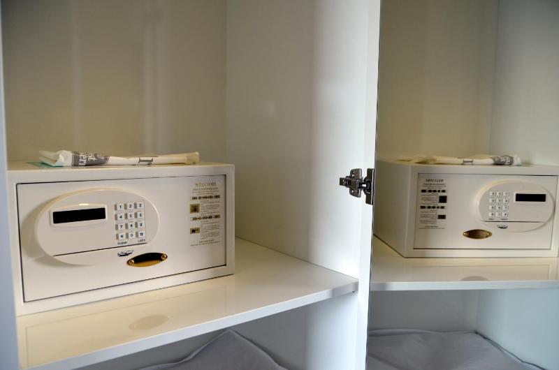 Twin Room image 2