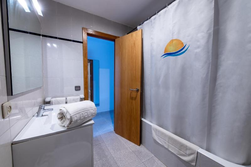 One-Bedroom Apartment with Balcony image 4