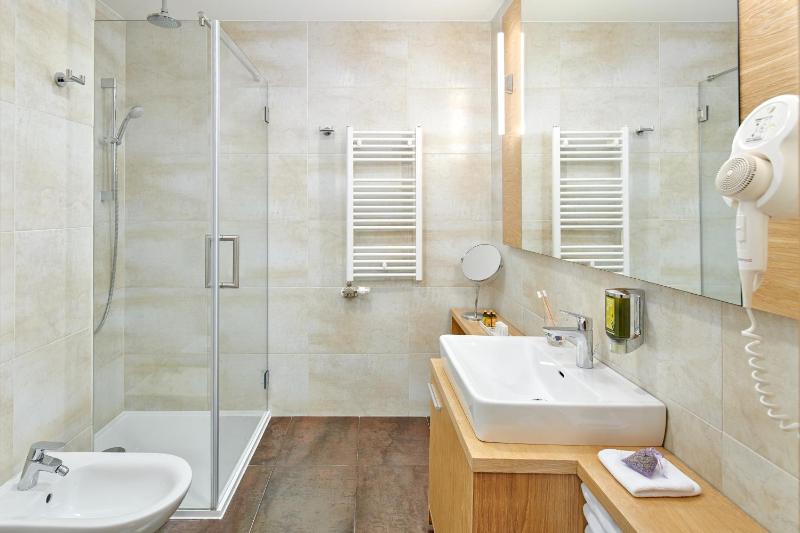 Classic Single Room with Balcony and City View image 3