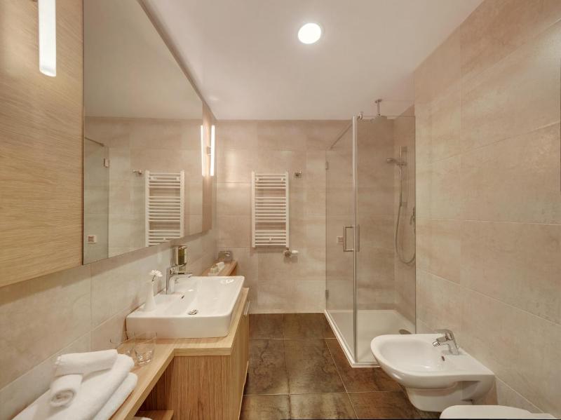 Superior Single Room with Balcony and Sea View image 4