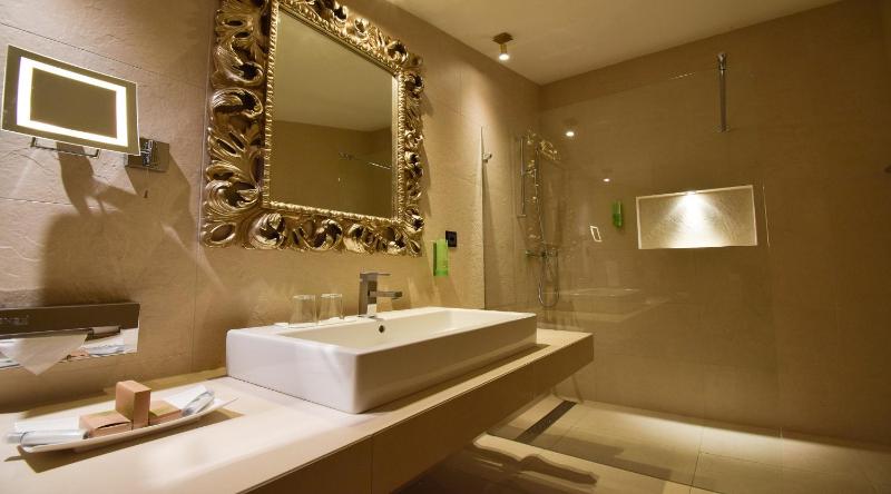 Superior Double Room image 1