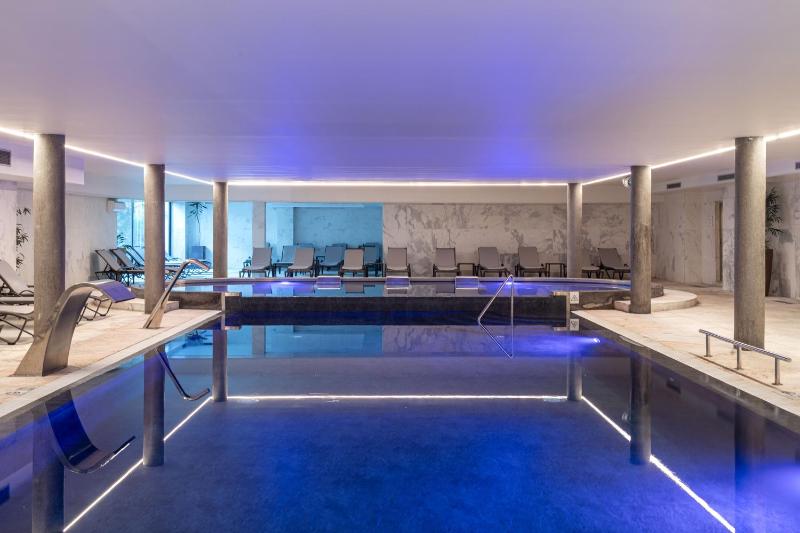 Double Room with Spa Access image 1