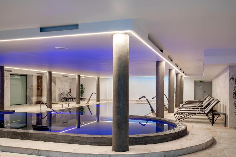 Double Room with Spa Access image 3