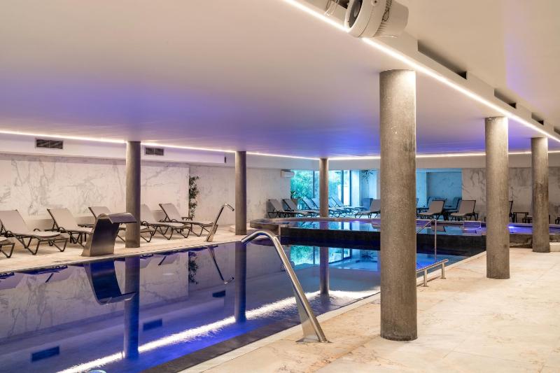 Double Room with Spa Access image 4