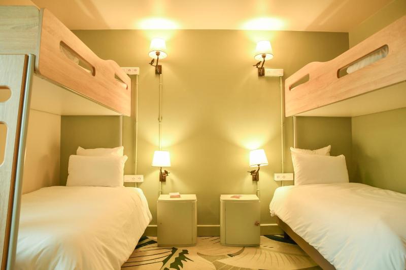 Tribe Room image 4