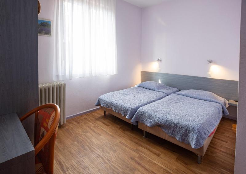 Twin Room image 4
