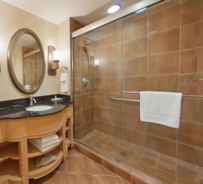 King Room with Balcony image 2