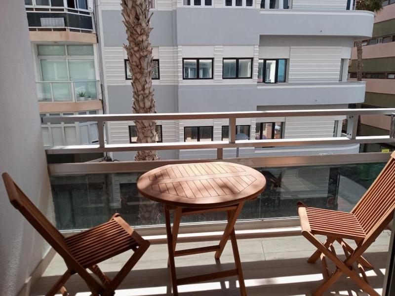 Apartamento al lado de La Playa de Las Canteras - image 1
