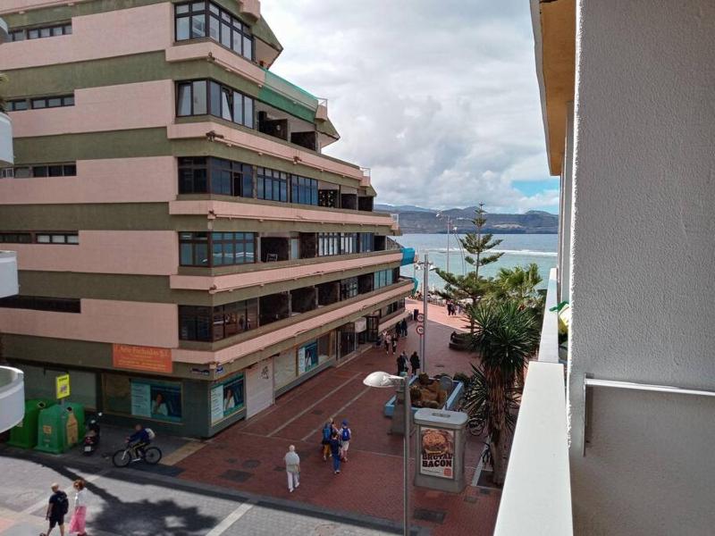 Apartamento al lado de La Playa de Las Canteras - image 7