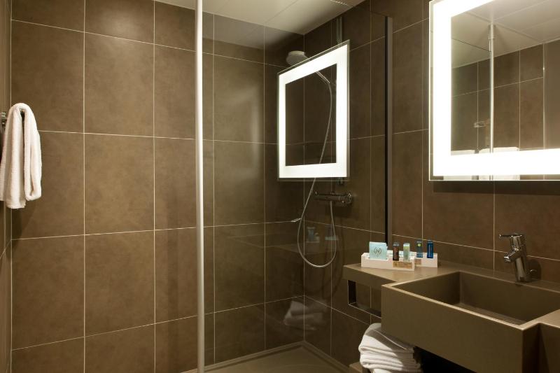 Superior Queen Room with Double Sofa Bed image 4