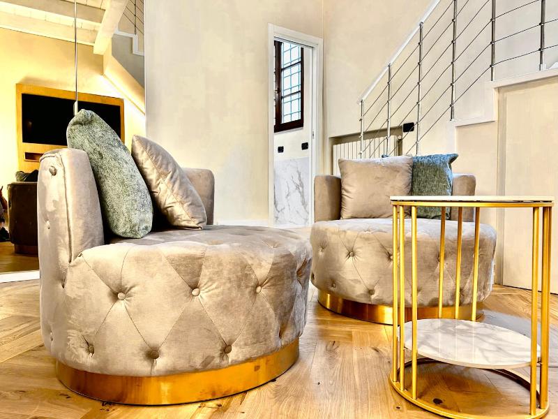 Suite - Split Level with Spa Bath image 2