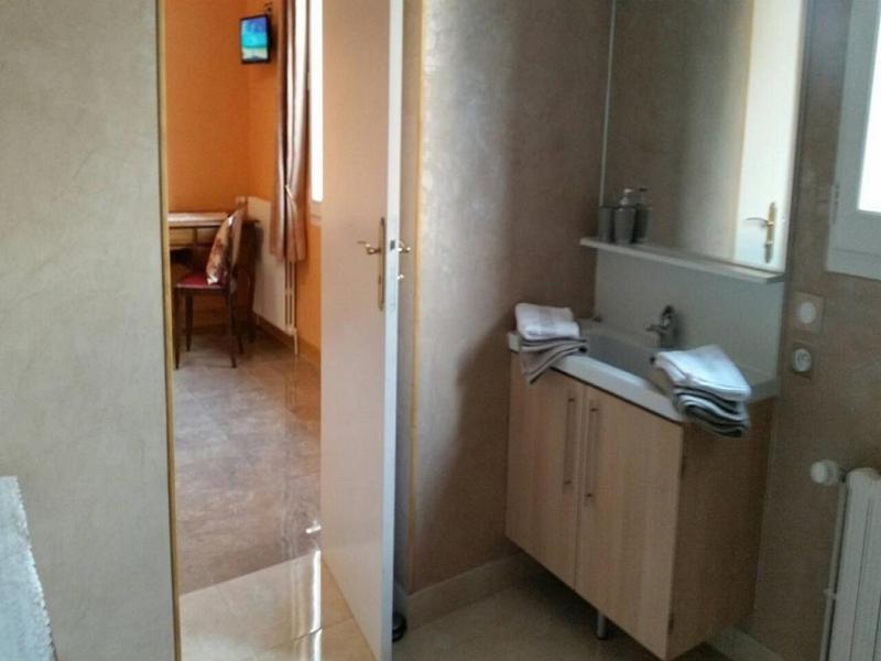 Double Room with Private Bathroom image 2