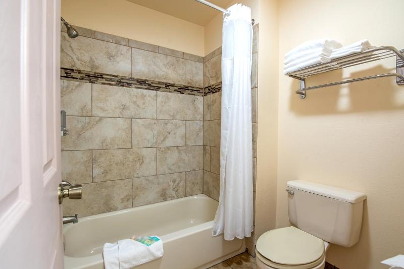 Double Queen Room image 3