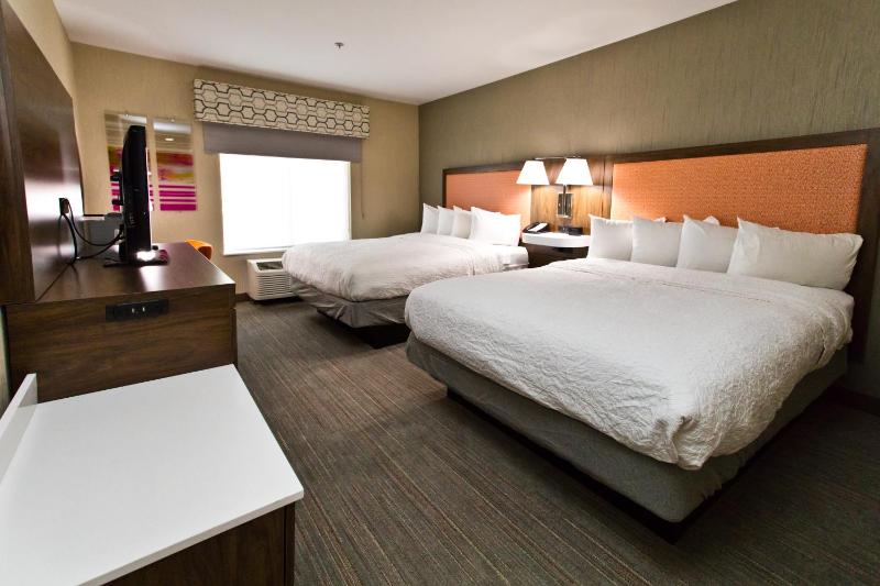 Room with Two Queen Beds - Non-Smoking image 2