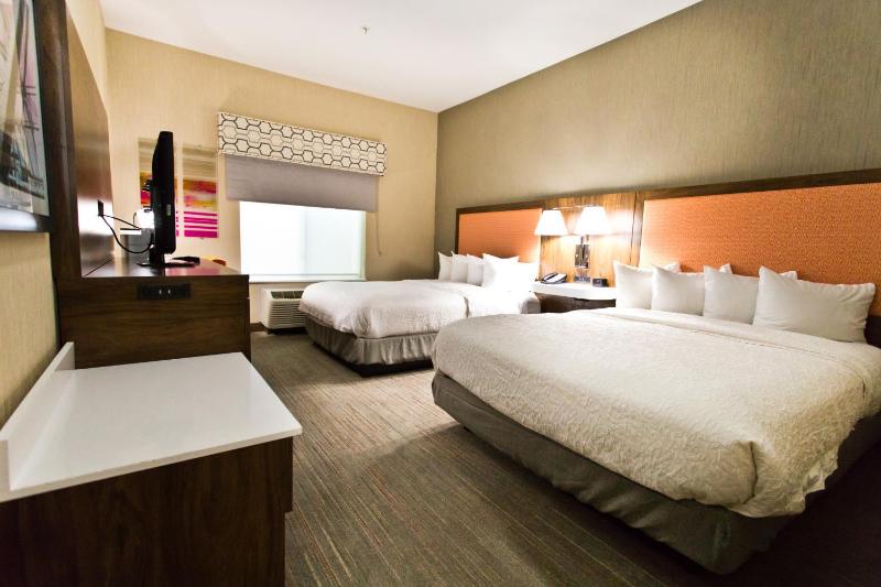 Room with Two Queen Beds - Non-Smoking image 3