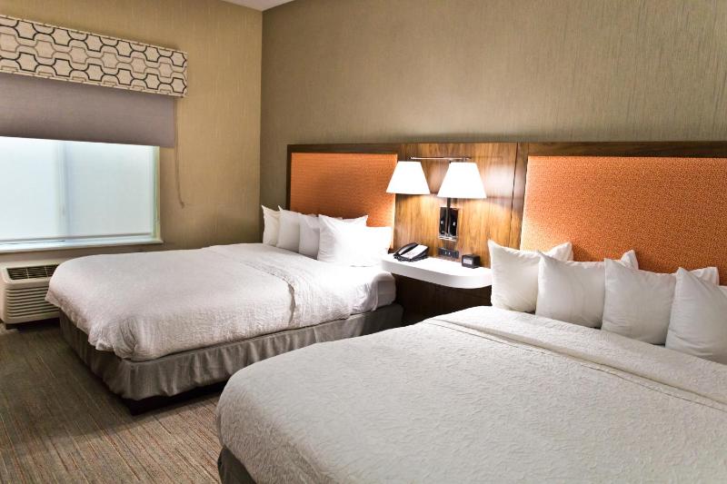 Room with Two Queen Beds - Non-Smoking image 4