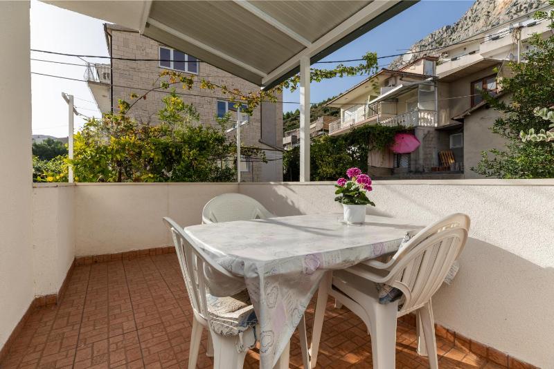 One-Bedroom Apartment with Terrace image 3