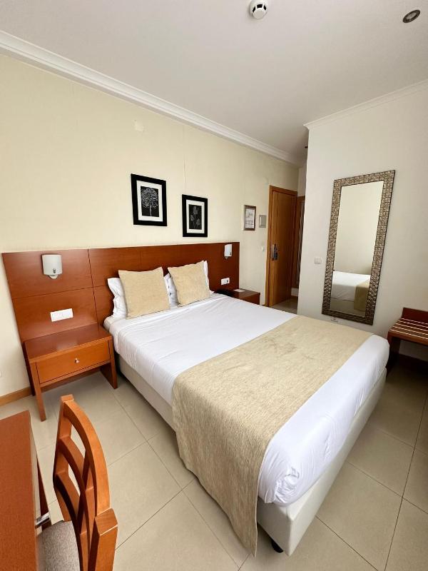 Deluxe Single Room image 1