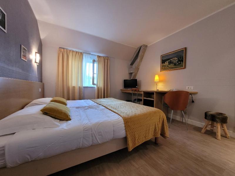 Superior Twin Room image 1
