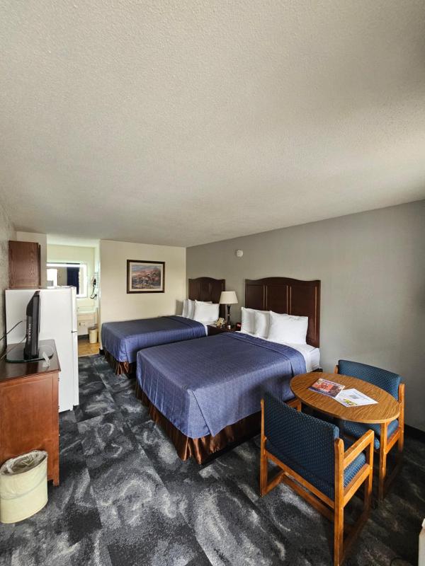 Standard Room with Two Double Beds - Non-Smoking image 4