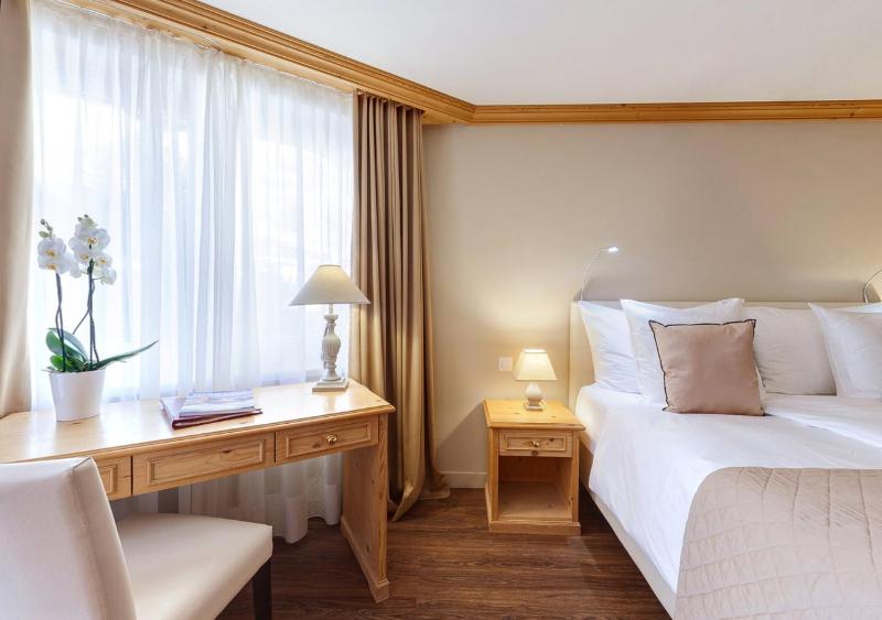 Deluxe Double Room image 3