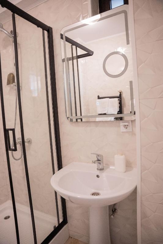 Standard Double Room image 2