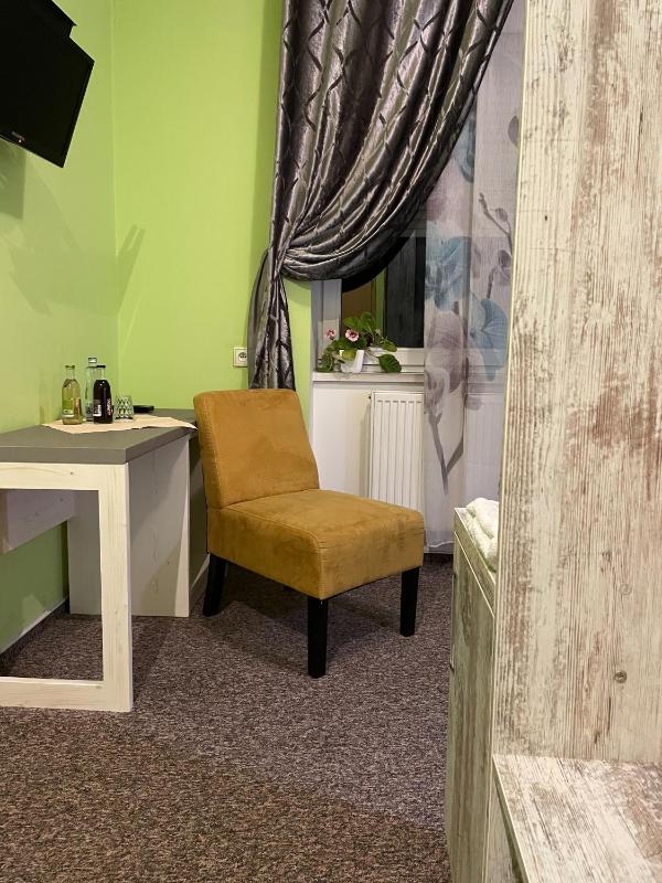 Single Room with Bathroom image 3