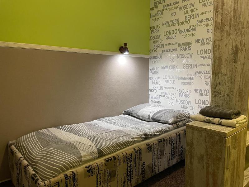 Single Room with Bathroom image 1