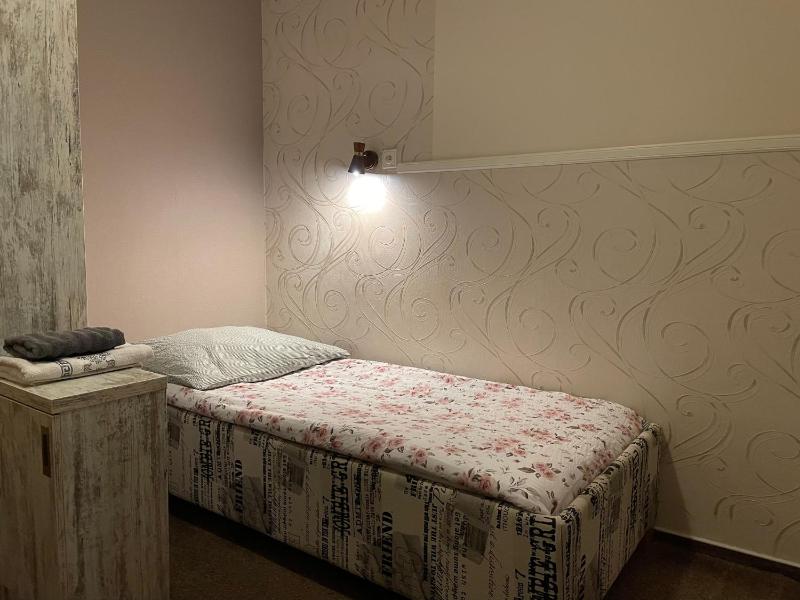Single Room with Bathroom image 4