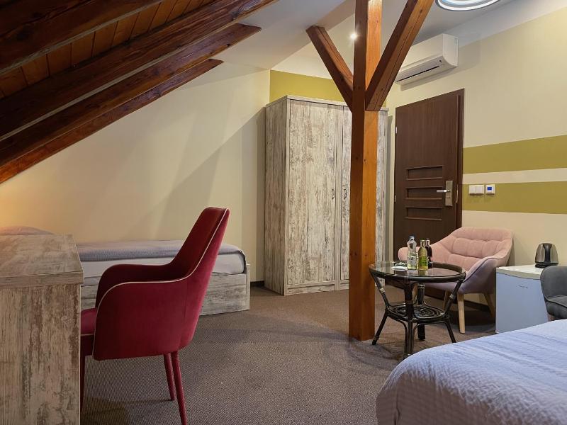 Deluxe Twin Room image 3