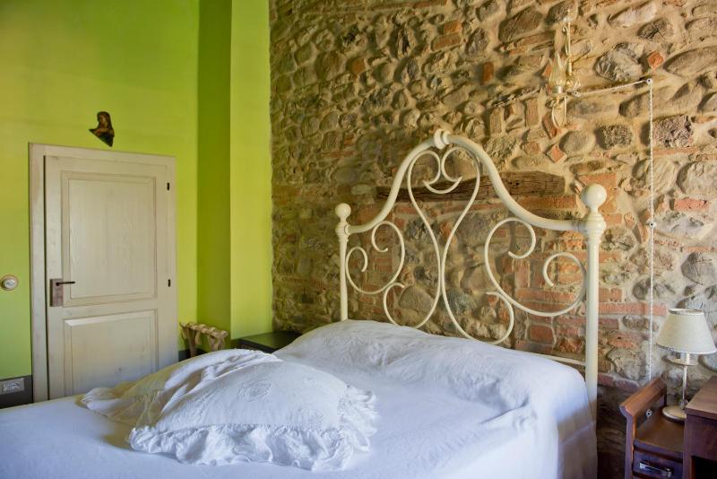 Deluxe Room image 3