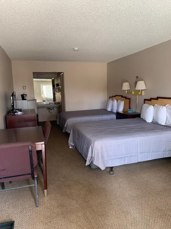 Standard Queen Room image 2