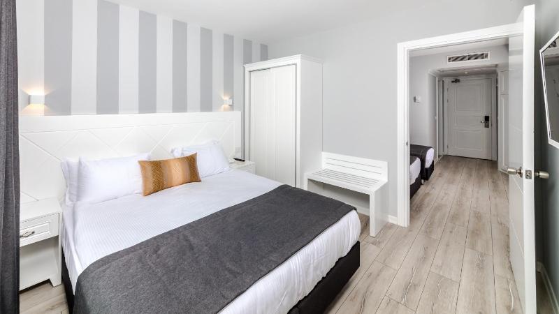 Quadruple Room image 1