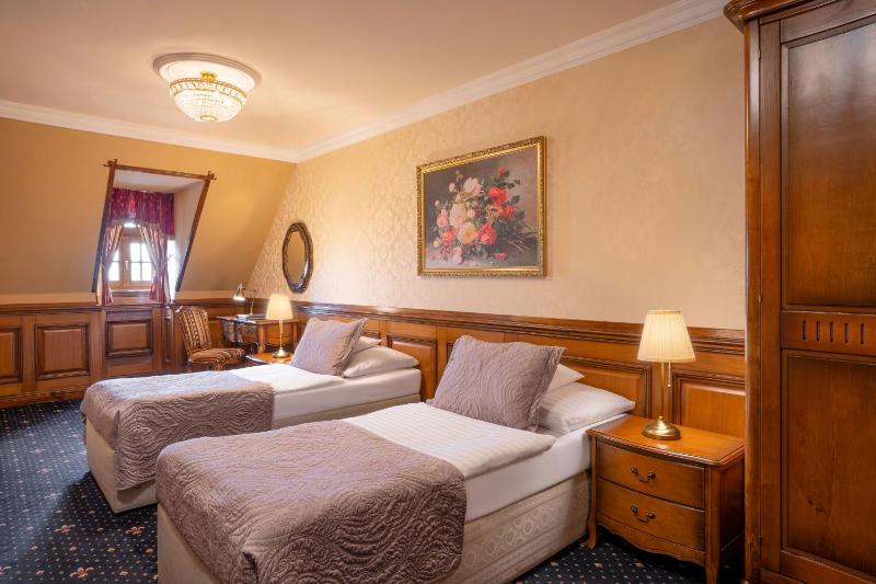 Double or Twin Room image 3