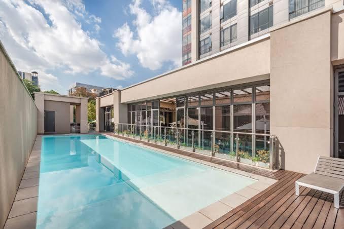 KMG Apartments at Sandton Skye - image 8