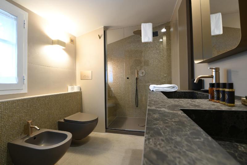 Superior Double or Twin Room image 3