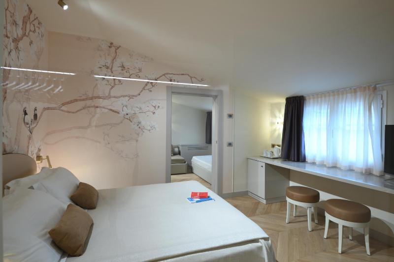 Superior Double or Twin Room image 4