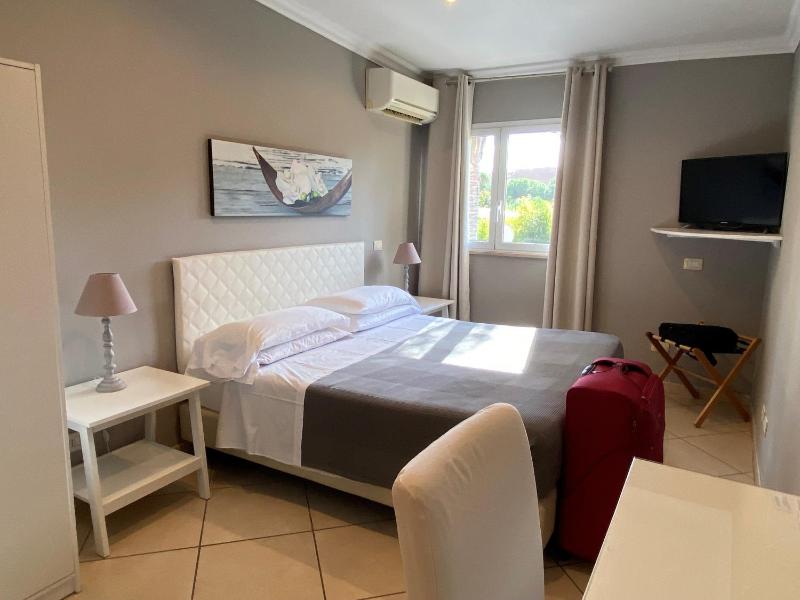 Double Room image 3