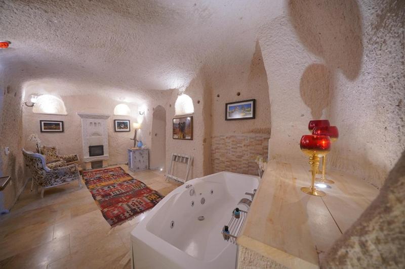 Suite with Private Pool image 4
