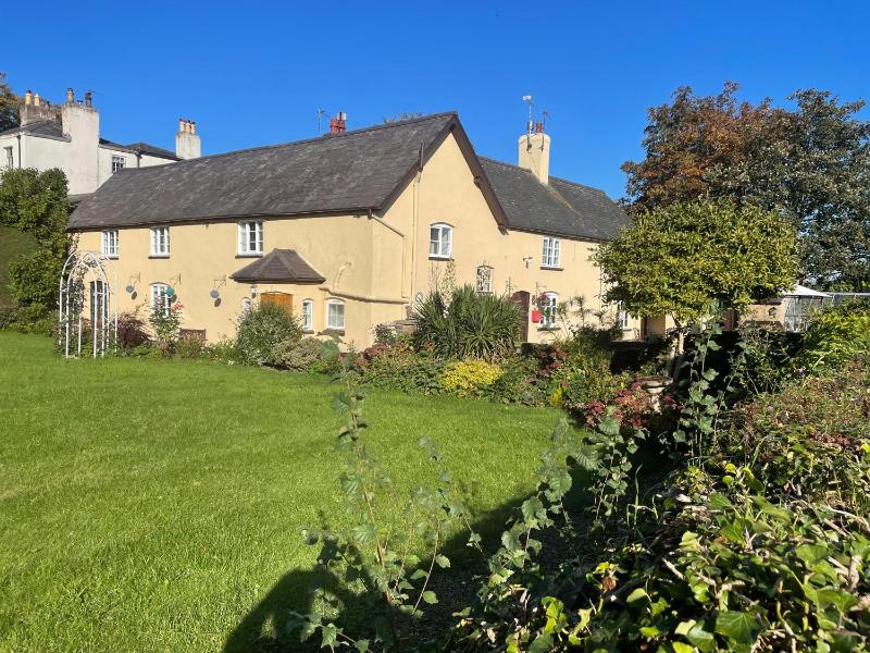 Oakenholt Farm Bed and Breakfast - image 3