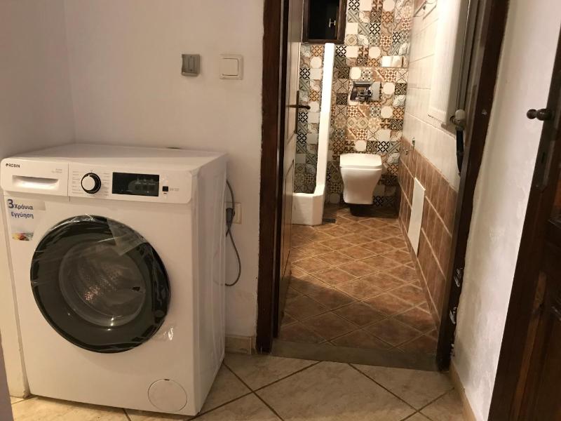 One-Bedroom Apartment image 2