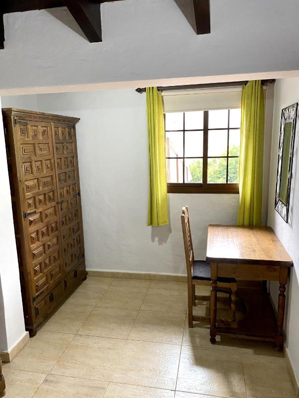 One-Bedroom Apartment image 4